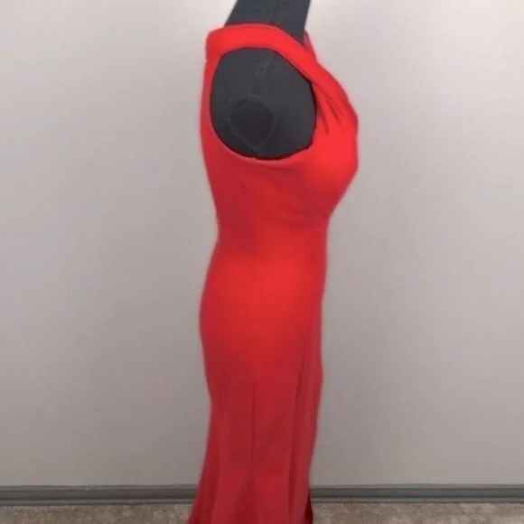 Mac Duggal Sleeveless Maxi Dress Red Formal Keyhole Front Halter Neck Gown 6
